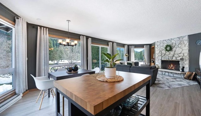 Mid-Century Escape | Mt Hood Resort | Views + Pets