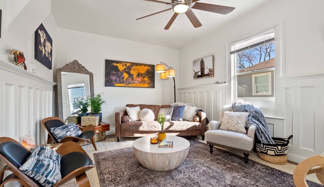 Midtown Flight Deck: 2BR Gem