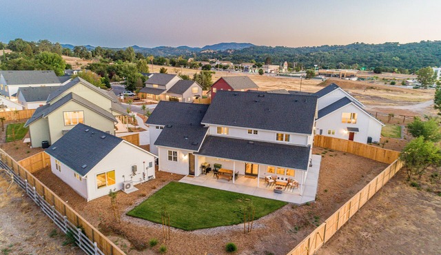 Mirasol Manor -sleeps up to 14! Minutes to Paso + SLO