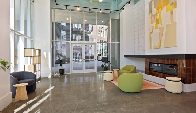 Modern 2BR in Central LA, With Pool, Gym & Workspace