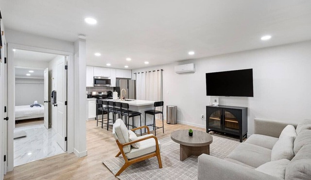 Modern 3BR Near Boeing & Hospital in Everett