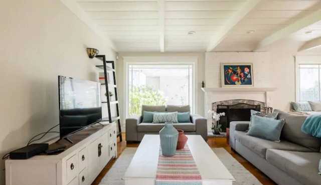 Modern 4bd Getaway In Downtown MV With Pool!