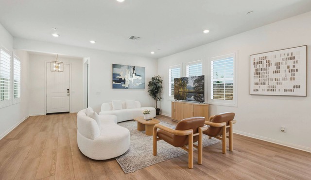 Modern 7BR/9 Beds/3 TVs/Near Airport/Sports/Tesla