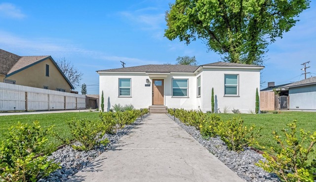 Modern and charming Tulare 2 bedroom home.