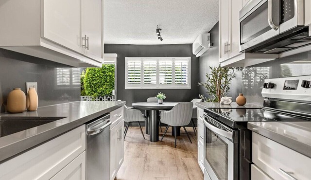 Modern and Spacious 1BR Apt. in Prime LA Location!