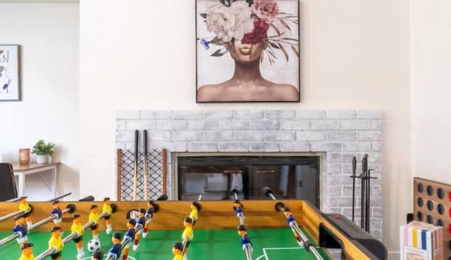 Modern Charm/Large families and friend groups