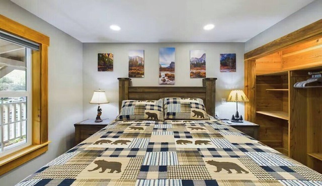 Modern Comfort Suite B - Heart of Downtown