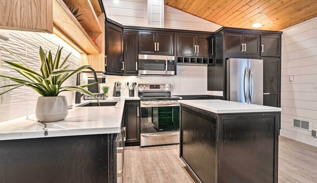 Modern East Wenatchee Studio on Working Farm!