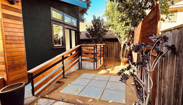Modern, Fully Equipped Cottage in Pinole Valley!