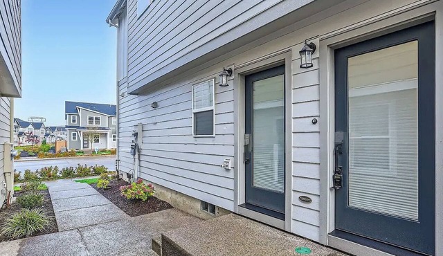 Modern Furnished Executive Studio Near Intel & Nike in Reed's Crossing in Hillsboro