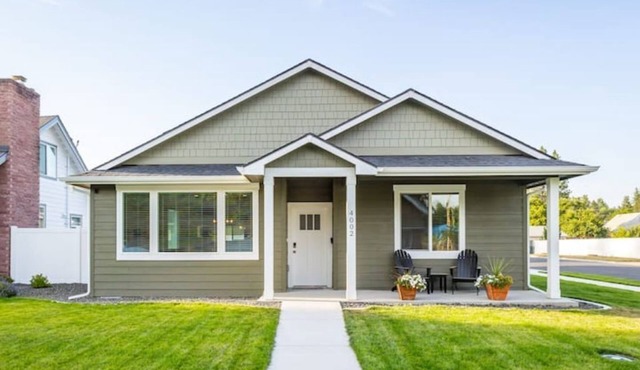 Modern Home Conveniently Located