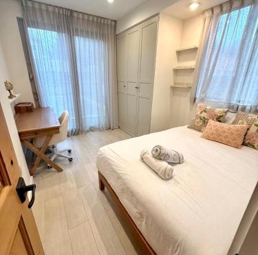 Modern LA Villa 5BR Home with Private Pool & Yard