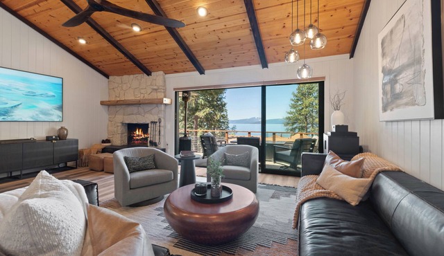 Modern, Lake View, Direct Access, Buoy Avail, EV Charger, Air Conditioning
