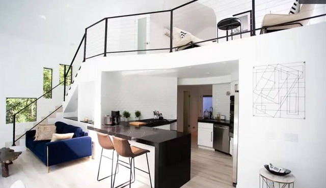 Modern luxury house in Beverly Hills cul-de-sac