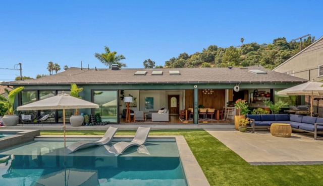 Modern Luxury Retreat w/Pool Spa & Stunning Views