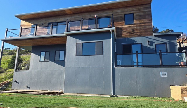 Modern Marin County Hill Retreat 5BR, 4.5BA Sleeps 10 Mt. Tam Views Near SF