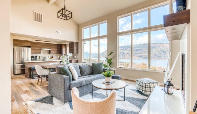 Modern mountain & river-view house with balcony, deck, gym, and WiFi