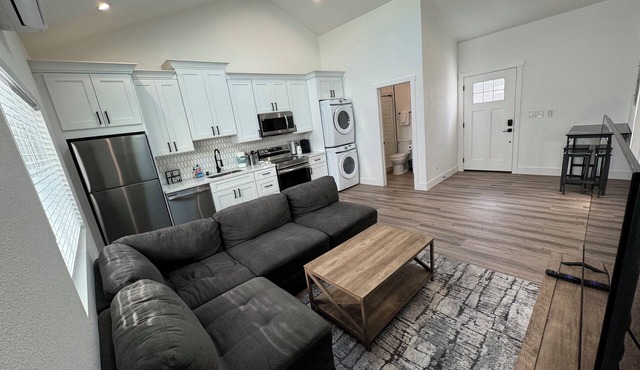 Modern & New ~ Walk to Downtown Entire 2BD guesthouse in Pleasant Hill