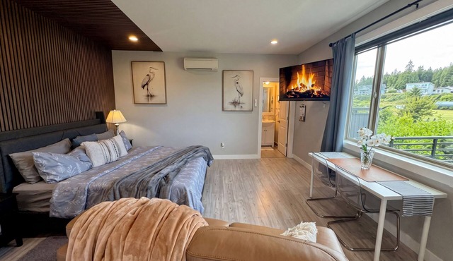 Modern Sandy Point studio: Golf Views & Beach Walk