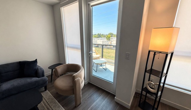 Monthly Stays 1BR Near CSUN w/Free Parking & Laundry