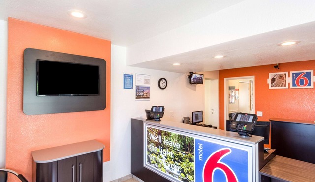 Motel 6 Redding, CA - Central