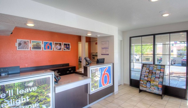 Motel 6 Redding, CA - South