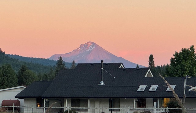 Mount McLoughlin Mountain View Ranch; Near Crater Lake; sleeps up to 12