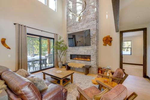 Mountain Modern and Spacious, Close to Everything!