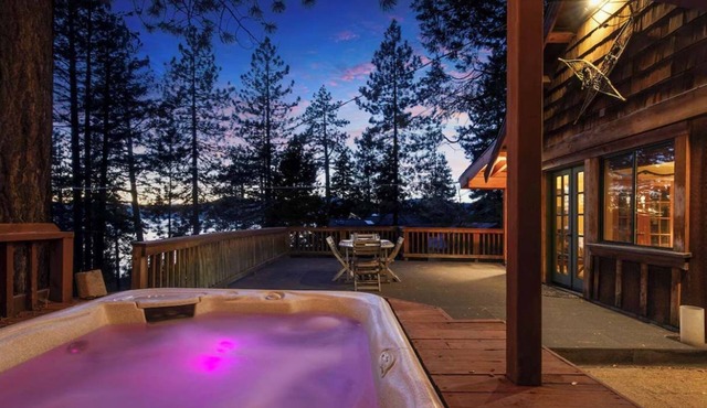 Mountainside Overlook | Lake Views, Tree House & Hot Tub