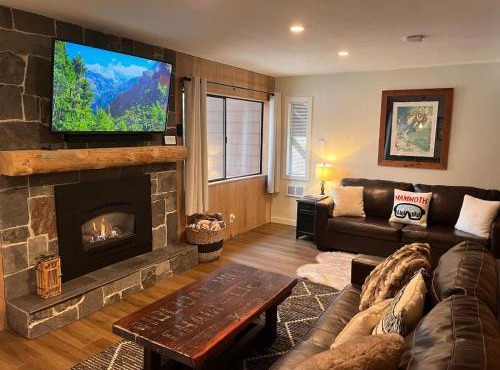 MSRC28 - Cozy Ski Condo - Walk to Canyon - Dog Friendly