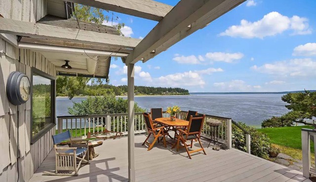 Murden Cove Waterfront Retreat: 3BR Oasis & Kayaks