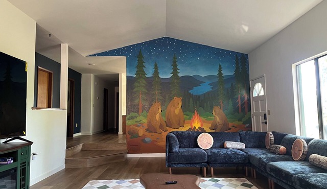 Murphys - BirdNest Cabin GameRoom 85 in Tv ~Hand-paint Murals~