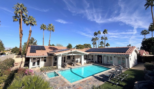 Needle on Haystack! 5 bedroom desert Oasis in South Palm Desert