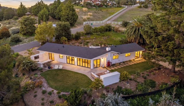 NEW! Arroyo Grande Wine Country Retreat. Views, outdoor fireplace and barbecue.
