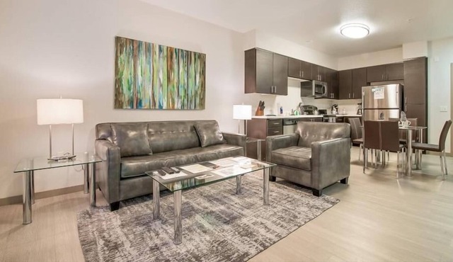 New Listing! Beautiful 1BR in Downtown | Pool & Gym