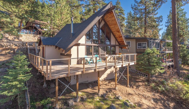 NEW! The Tahoe Lookout — a cozy pet-friendly 2BR with lake views!