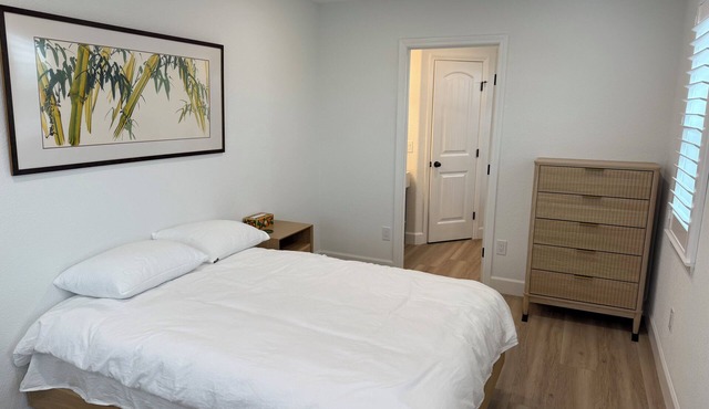 New unique 1-bedroom luxury tiny house in Roseville. Clean and comfy.