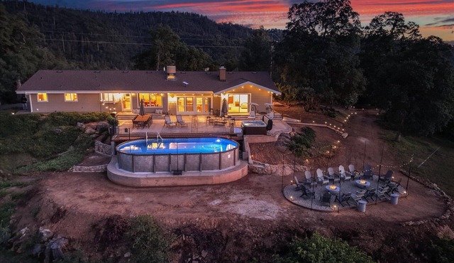 New! Yosemite Starsong with pool/hot tub/EV/huge views