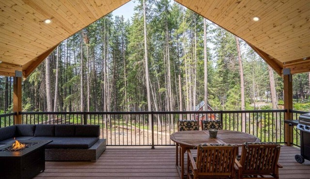 Newly-Built 3BR Chalet | Hot Tub, Firepit & Covered Deck | Near Leavenworth & Stevens Pass