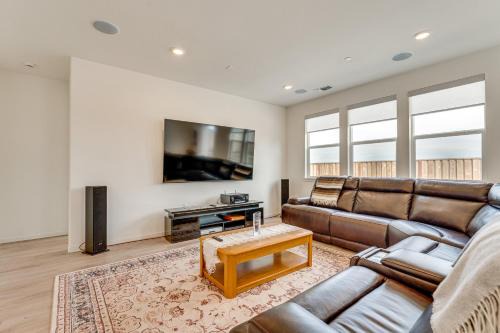 Newly Built Home w/Patio: 4 Mi to Dtwn Hollister