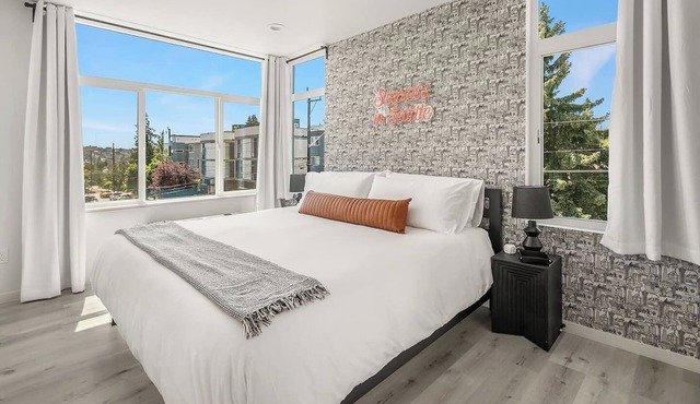 Newly Built Seattle Townhome w. Lake/Skyline Views