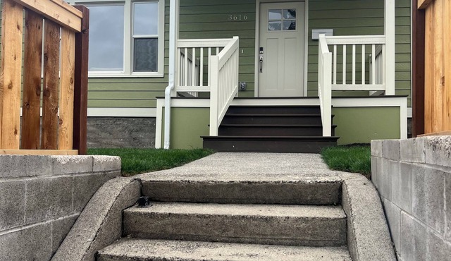 Newly remodeled and centrally located home close to University of Puget Sound.