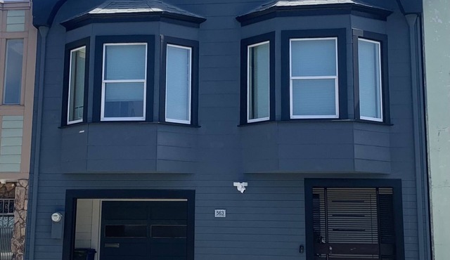 Nice 5-bedroom house with WiFi in Daly City