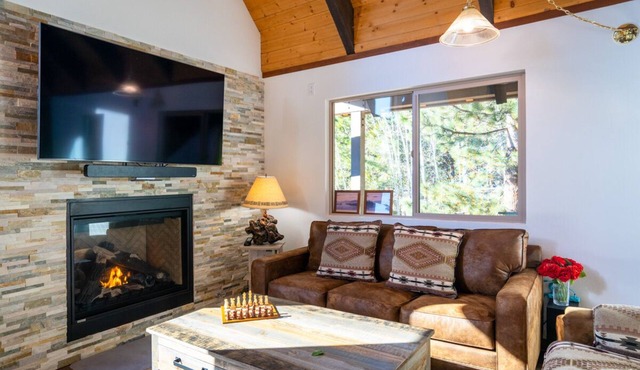 North Shore Cabin with Private Hot Tub