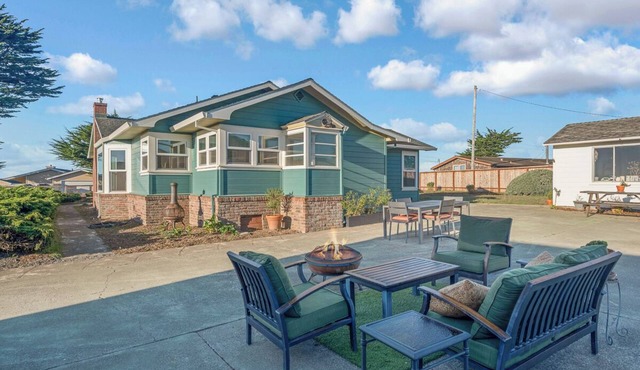 Ocean Breeze-Charming, 3 bedroom 2 bath home in old town Bodega Bay