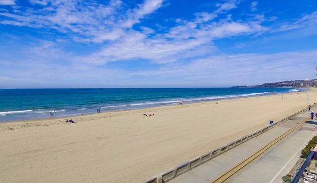 Ocean Front House with Private Ground Level Patio & 2 Garages - Sleeps 10+