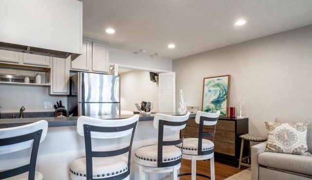Ocean Harbor 130 - Monterey Condo - Surf Sounds