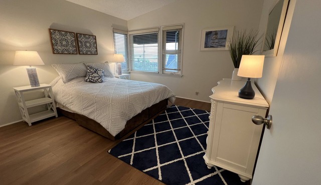 Ocean View 2 Bedroom 1 Bath Sunny clean Apartment