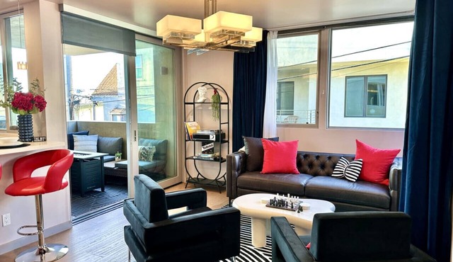 Ocean View Balcony, BBQ, 4 Min Walk to Beach