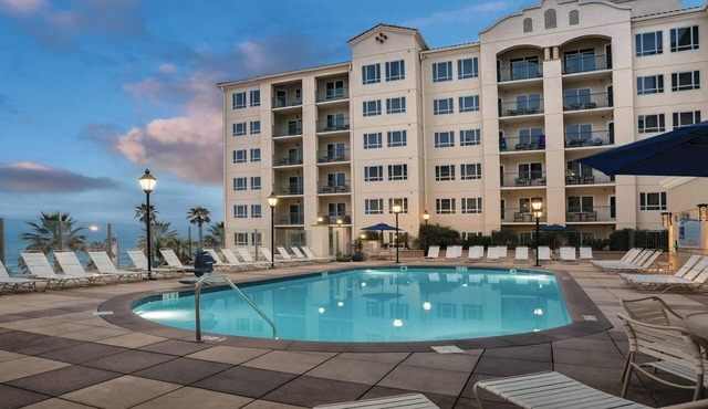 Oceanfront 2BR Deluxe at Club Wyndham Oceanside Pier Resort in California